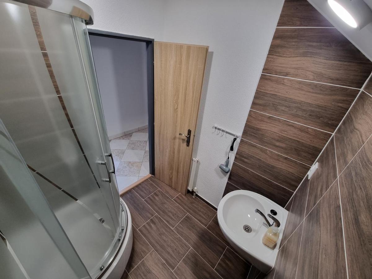Apartman Emily Brezno Zewnętrze zdjęcie